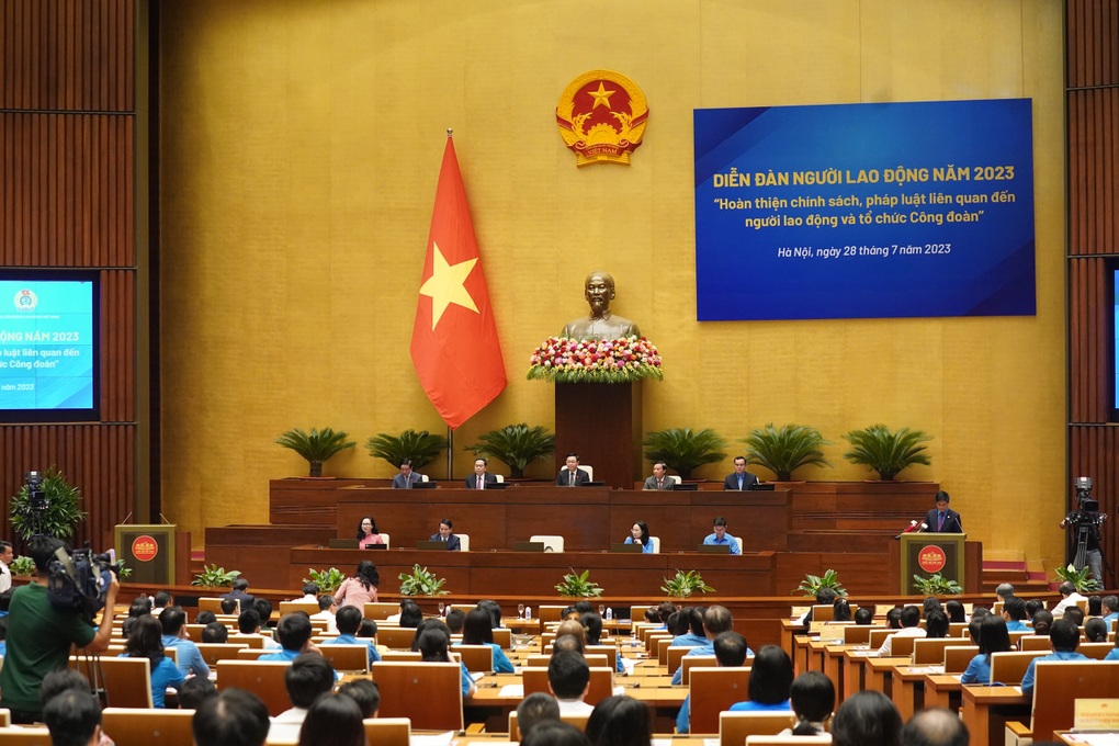 Lần đầu tiên 500 người lao động đối thoại với Chủ tịch Quốc hội - 1 Lần đầu tiên 500 người lao động đối thoại với Chủ tịch Quốc hội - 1