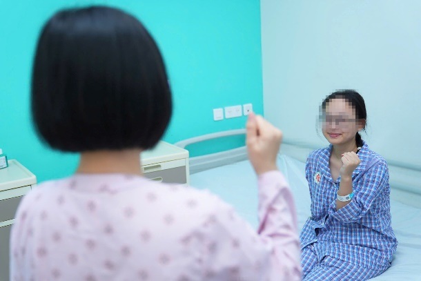 Mẹ hiến gan cứu con gái 17 tuổi - 2