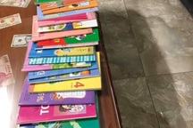 Phụ huynh ngỡ ngàng khi giáo viên “phát” cho con cầm về... 14 đầu sách