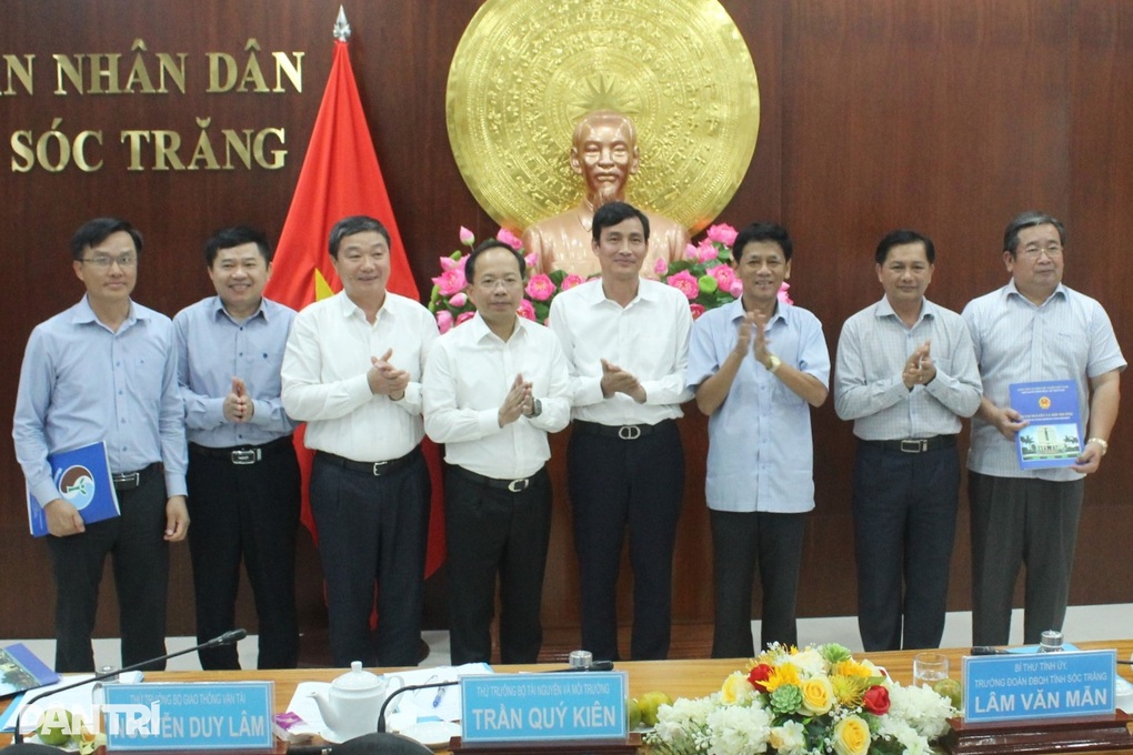 Khai thác cát biển cho dự án quốc gia: Chưa có tiền lệ nên rất lúng túng - 1 Khai thác cát biển cho dự án quốc gia: Chưa có tiền lệ nên rất lúng túng - 1