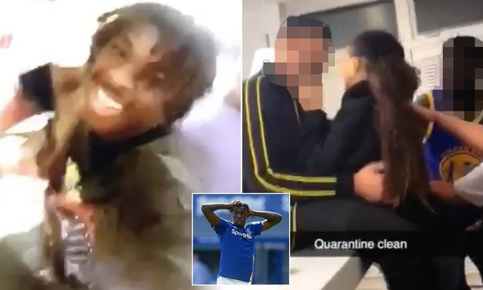 Tiệc tùng với siêu mẫu, sao Premier League trả giá đắt - Ảnh 1. Tiệc tùng với siêu mẫu, sao Premier League trả giá đắt - Ảnh 1.