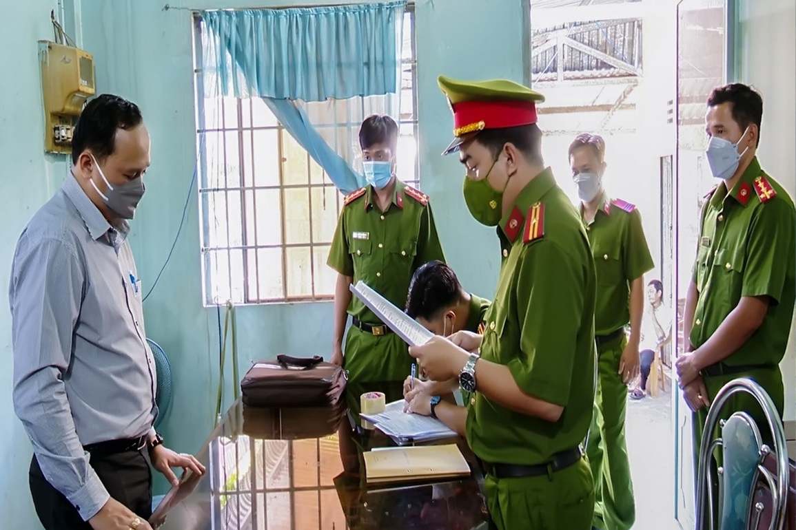 Bắt Giám đốc làm khống hợp đồng lao động, gian lận đấu thầu - 1 Bắt Giám đốc làm khống hợp đồng lao động, gian lận đấu thầu - 1