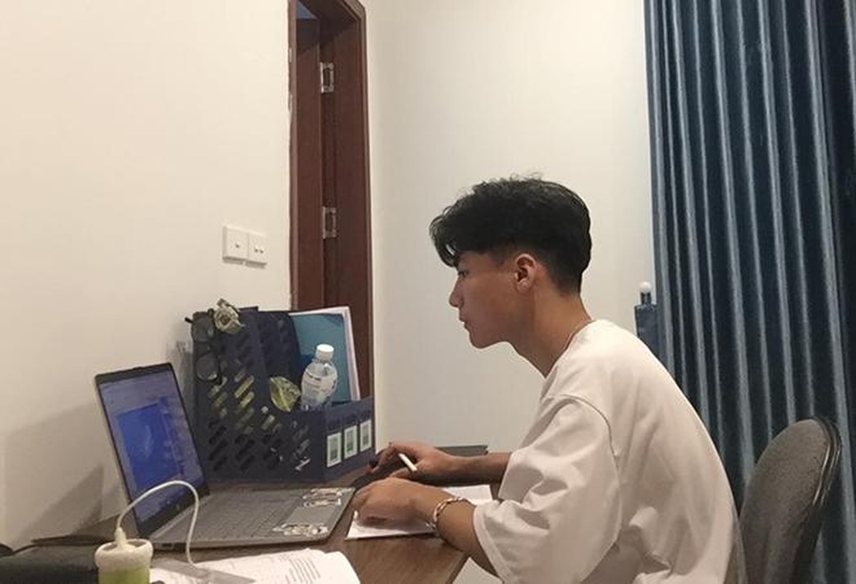 Sinh viên học trực tuyến mùa dịch Covid-19: Kẻ vui, người buồn - 2 Sinh viên học trực tuyến mùa dịch Covid-19: Kẻ vui, người buồn - 2