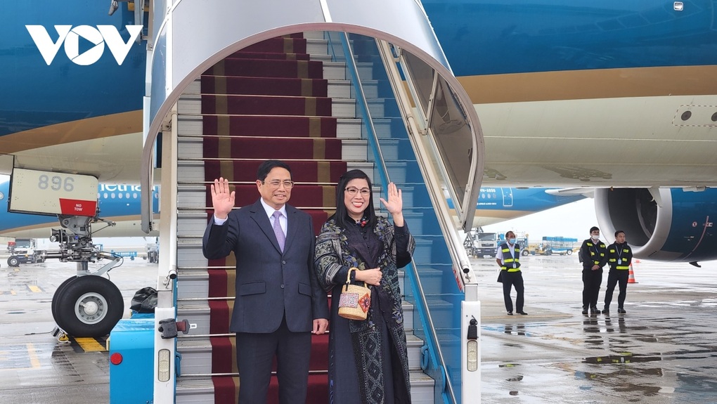 Thủ tướng và Phu nhân lên đường thăm chính thức Singapore và Brunei - 1 Thủ tướng và Phu nhân lên đường thăm chính thức Singapore và Brunei - 1