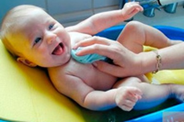 Các bước tắm cho bé an toàn