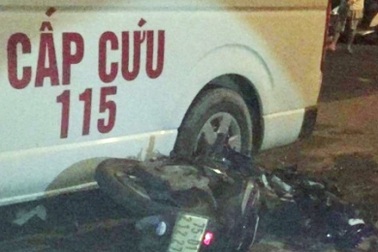 Va chạm xe cấp cứu 115, một thanh niên tử vong
