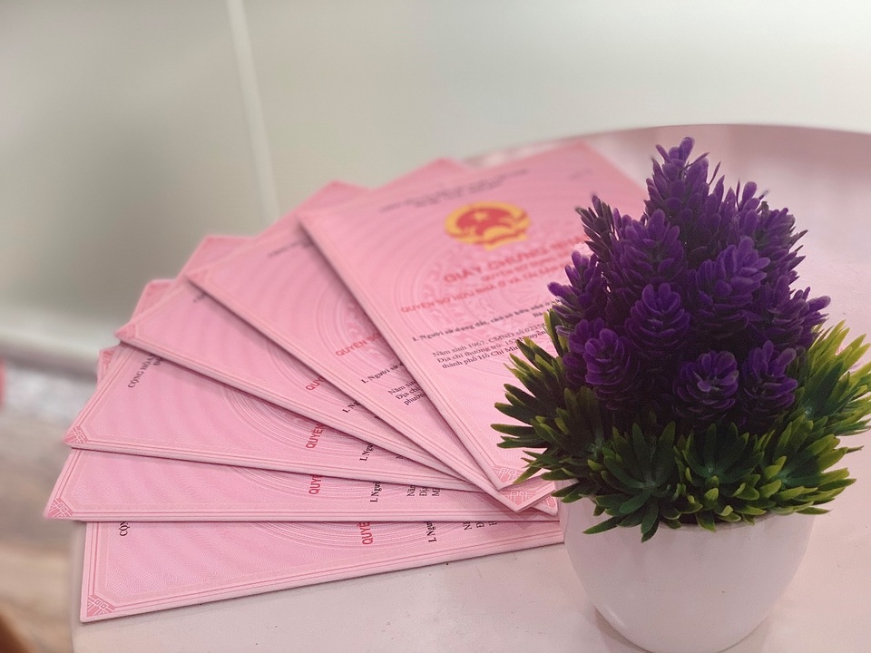 Công ty Khang Thịnh Phát giao hàng loạt sổ hồng tại các khu dân cư cho khách hàng - 5 Công ty Khang Thịnh Phát giao hàng loạt sổ hồng tại các khu dân cư cho khách hàng - 5