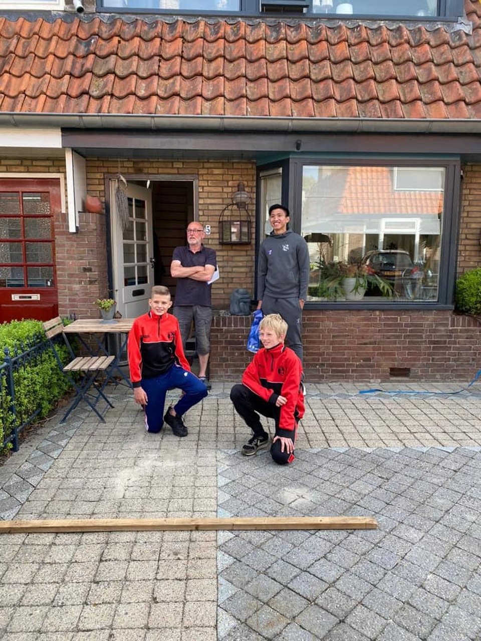 Văn Hậu rạng rỡ bên cạnh các cổ động viên Heerenveen - 5 Văn Hậu rạng rỡ bên cạnh các cổ động viên Heerenveen - 5