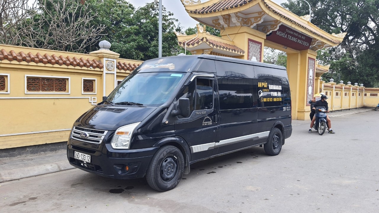 Thanh tra GTVT Hà Nội xử lý xe vận tải hàng hóa hoán cải chở hàng kèm khách - 1