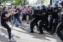 “Loạn” thuyết âm mưu, hàng chục nghìn người Đức biểu tình bất chấp Covid-19