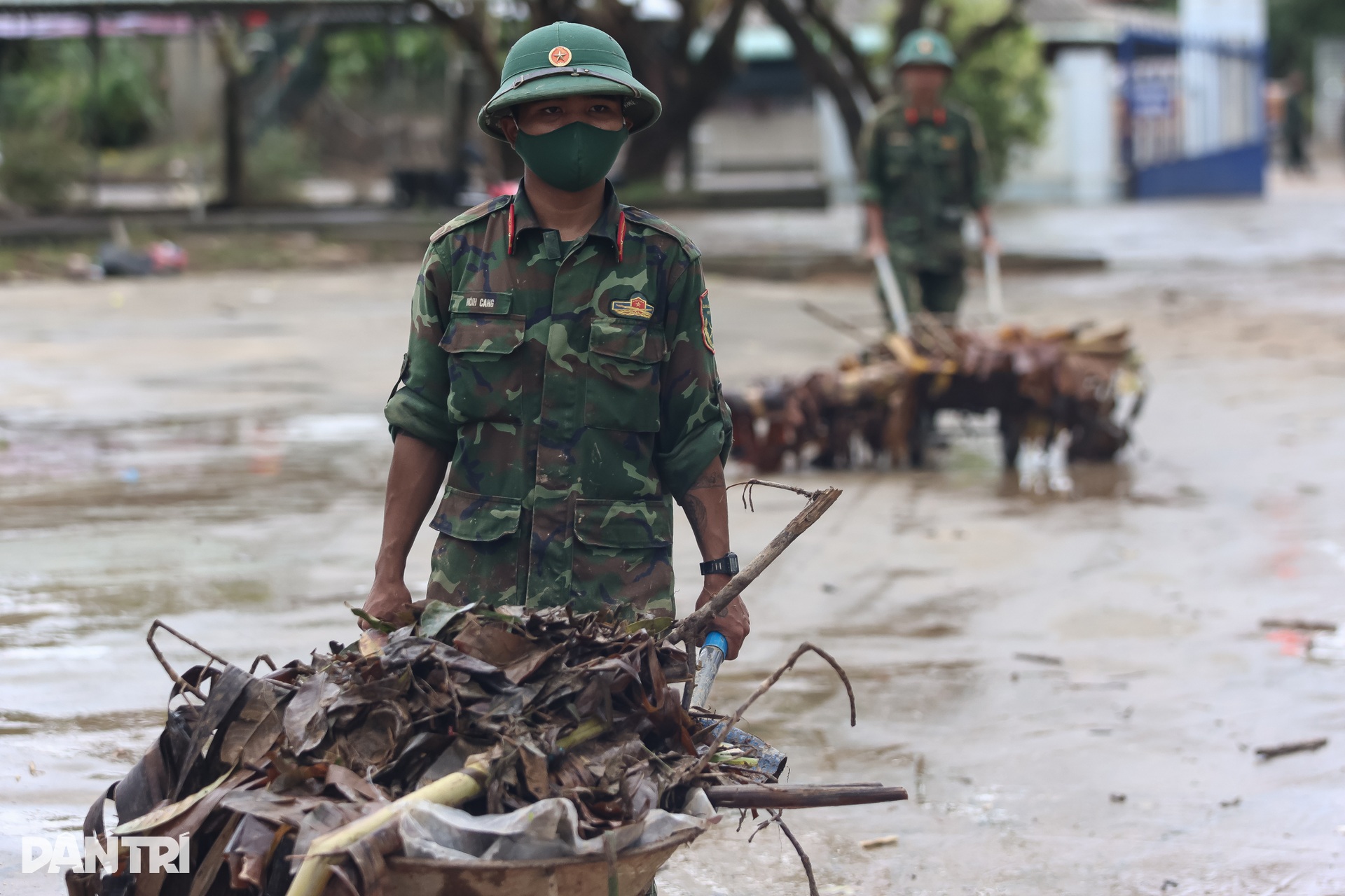 Nhà mất, người trắng tay: Những phận đời bơ vơ sau lũ ở Hòa Thịnh - 15 Nhà mất, người trắng tay: Những phận đời bơ vơ sau lũ ở Hòa Thịnh - 15