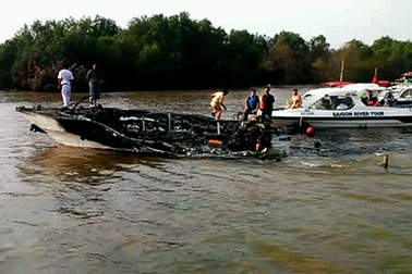 Đình chỉ công tác đăng kiểm viên kiểm tra tàu bị cháy