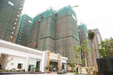 Goldmark City tiếp tục cất nóc tòa Sapphire 1, vượt tiến độ 3 tháng