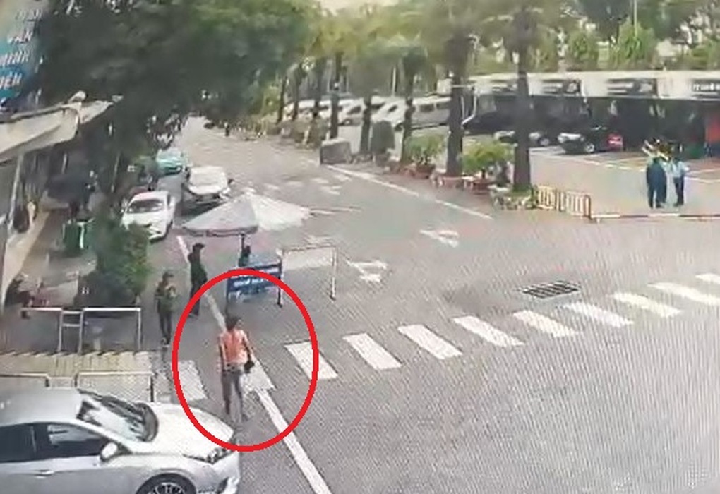 Nam tài xế bị đâm tại bãi xe ở TPHCM - 1 Nam tài xế bị đâm tại bãi xe ở TPHCM - 1