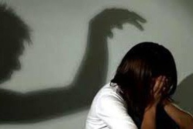 Vờ mua thuốc, đối tượng ép nữ dược sĩ quan hệ tình dục