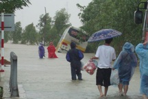 Bí thư Tỉnh ủy Quảng Bình đi trực thăng cứu hộ ở tâm lũ