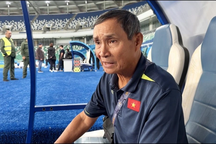 HLV Mai Đức Chung xin lỗi khi tuyển nữ Việt Nam thua Uzbekistan