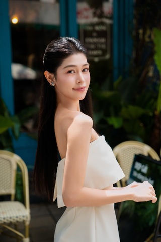 Nữ sinh xinh đẹp cao 1,73m, đỗ 3 đại học, thạo cả tiếng Anh và tiếng Pháp - 1