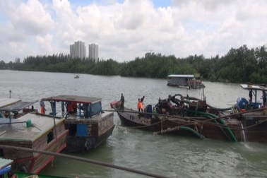 Bắt giữ 3 phương tiện khai thác cát trên sông Đồng Nai