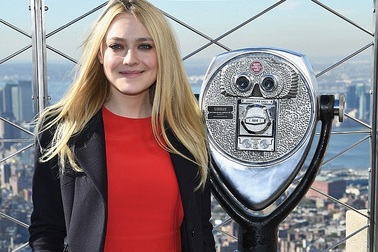 Sao phim Đại chiến thế giới càng lớn càng xinh