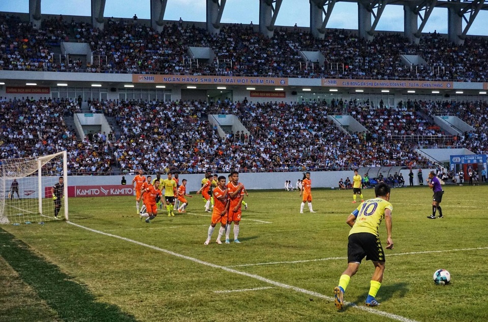 Báo Thái lại choáng với hình ảnh và số lượng khán giả tại V-League - 10 Báo Thái lại choáng với hình ảnh và số lượng khán giả tại V-League - 10