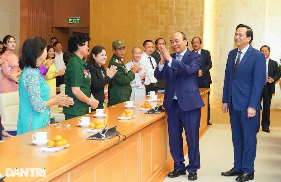 Thủ tướng: Xúc động với những câu chuyện cổ tích có thật trong đời thường - 4 Thủ tướng: Xúc động với những câu chuyện cổ tích có thật trong đời thường - 4