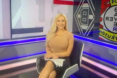 MC thể thao xinh đẹp gặp rắc rối vì đăng ảnh quyến rũ