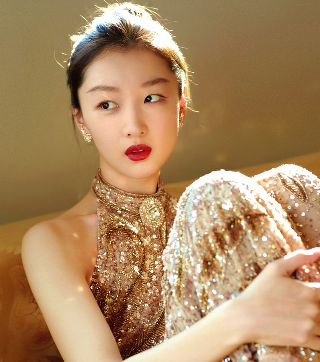 Nàng thơ của Trương Nghệ Mưu gây bất ngờ với hình ảnh bán khỏa thân - 4 Nàng thơ của Trương Nghệ Mưu gây bất ngờ với hình ảnh bán khỏa thân - 4