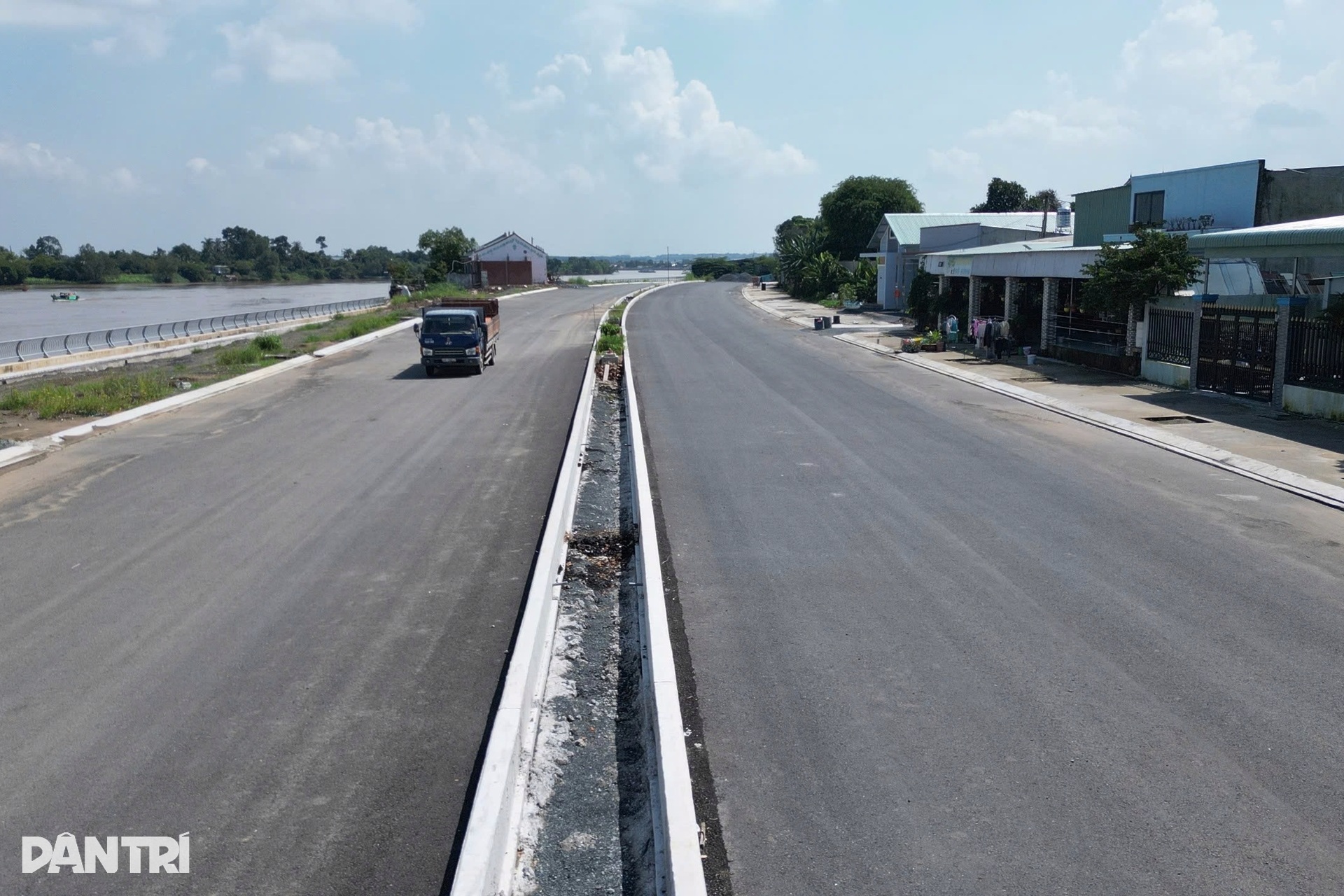 Đường ven sông có biệt thự 100 tuổi ở Đồng Nai gặp khó vì thiếu mặt bằng - 5 Đường ven sông có biệt thự 100 tuổi ở Đồng Nai gặp khó vì thiếu mặt bằng - 5