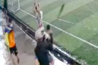 Bắt nghi phạm giết người trong sân bóng đá mini