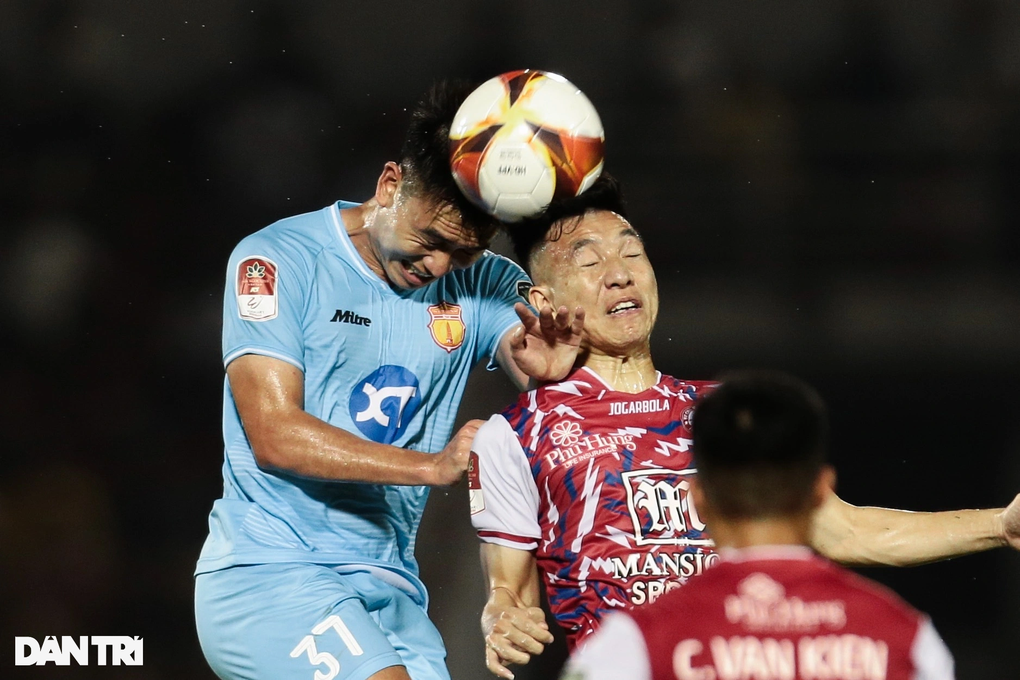 Hòa TPHCM, CLB Nam Định tiến gần ngôi vô địch V-League - 2 Hòa TPHCM, CLB Nam Định tiến gần ngôi vô địch V-League - 2