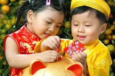 Làm gì với tiền mừng tuổi của con?