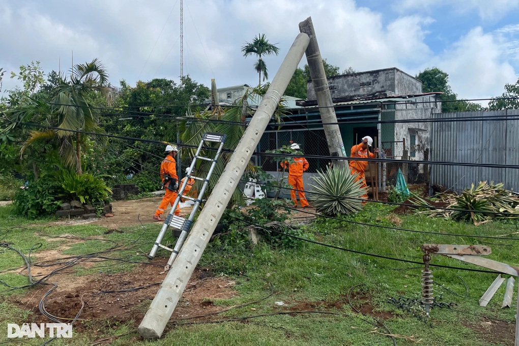 Ngành điện lên tiếng về chất lượng hàng loạt trụ bị gãy đôi ở Gia Lai - 1 Ngành điện lên tiếng về chất lượng hàng loạt trụ bị gãy đôi ở Gia Lai