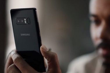 Samsung tung video hài hước “đá đểu” Apple và người dùng iPhone