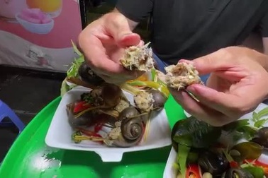 Theo chân khách Tây ăn đủ món ngon Sài thành