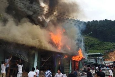 Hỏa hoạn trong lúc bán xăng, một thai phụ tử vong