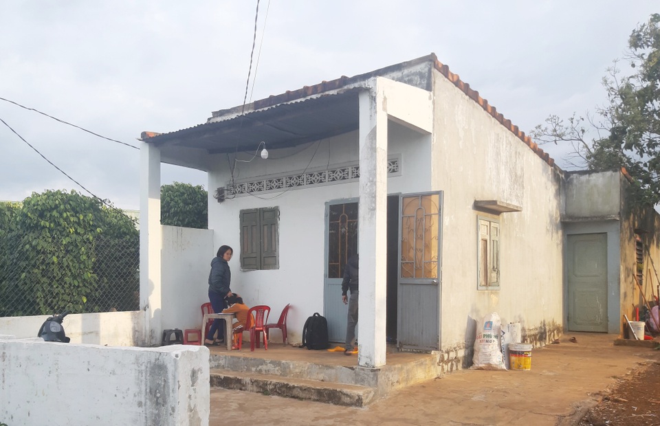 Thương cảnh anh em mồ côi trong căn nhà thế chấp, anh phụ hồ nuôi em ăn học - 5 Thương cảnh anh em mồ côi trong căn nhà thế chấp, anh phụ hồ nuôi em ăn học - 5