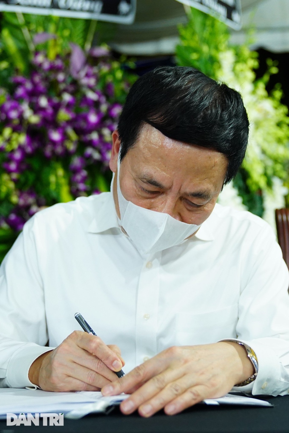 Phó Thủ tướng thắp hương, chia buồn cùng gia đình ông Trương Vĩnh Trọng - 6 Phó Thủ tướng thắp hương, chia buồn cùng gia đình ông Trương Vĩnh Trọng - 6