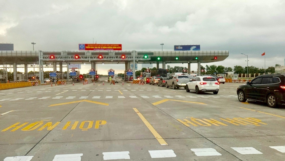 Bộ GTVT yêu cầu xử lý các phương tiện đi sai làn thu phí tự động - 1 Bộ GTVT yêu cầu xử lý các phương tiện đi sai làn thu phí tự động - 1