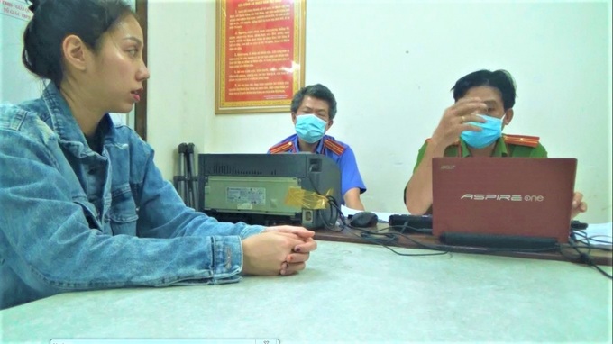 Nguyễn Võ Quỳnh Trang tại cơ quan công an.