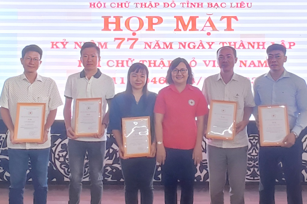 Tri ân báo Dân trí đồng hành hỗ trợ người khó khăn trong cuộc sống - 2 Tri ân báo Dân trí đồng hành hỗ trợ người khó khăn trong cuộc sống - 2