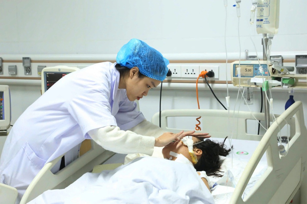 5 phút bị truy sát và khoảnh khắc sinh tử của các nữ điều dưỡng - 3 5 phút bị truy sát và khoảnh khắc sinh tử của các nữ điều dưỡng - 3