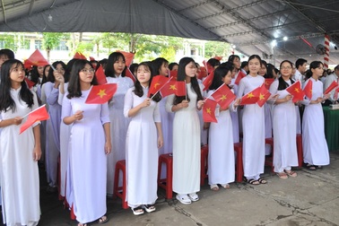 Kiểm tra thân nhiệt, khống chế số học sinh dự lễ khai giảng