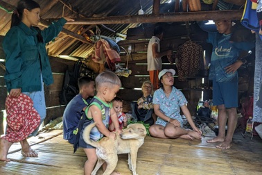 Lũ bùn vùi lấp nhà cửa, người dân ngóng đất tái định cư