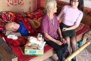 Cô giáo trẻ đam mê làm từ thiện