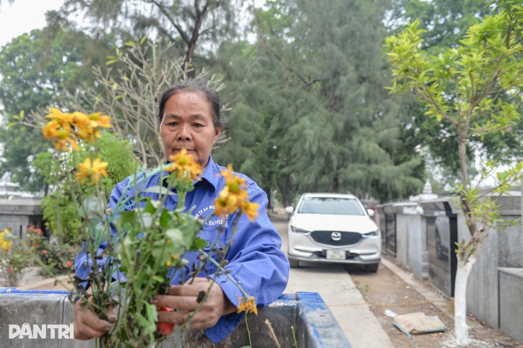 Nghề lau dọn nhà cho người đã khuất ở Hà Nội tất bật dịp cận Tết - 4 Nghề lau dọn nhà cho người đã khuất ở Hà Nội tất bật dịp cận Tết - 4