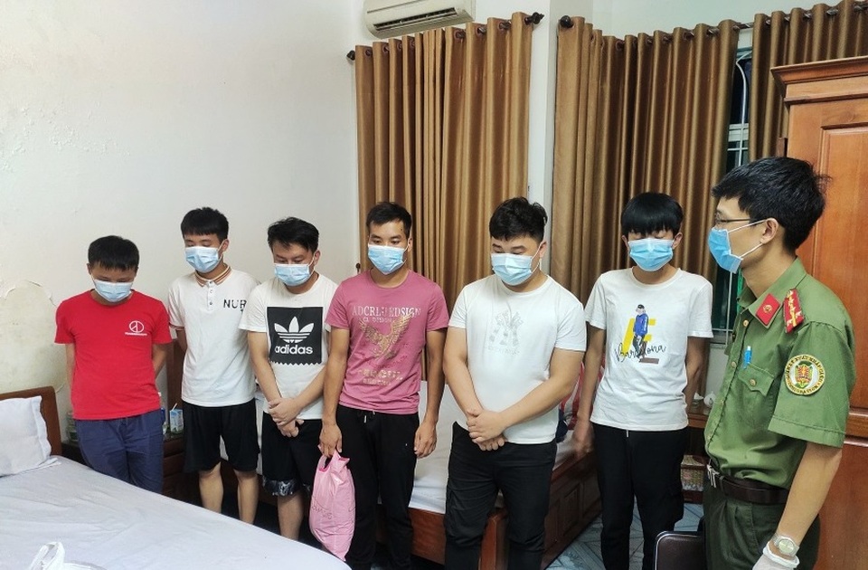 16 người Trung Quốc nhập cảnh trái phép vào Đà Nẵng để xin việc - 2 16 người Trung Quốc nhập cảnh trái phép vào Đà Nẵng để xin việc - 2