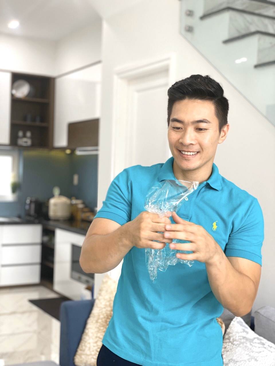 Quốc Cơ dạy con trai 4 tuổi giặt quần áo trong những ngày tránh dịch - 11 Quốc Cơ dạy con trai 4 tuổi giặt quần áo trong những ngày tránh dịch - 11