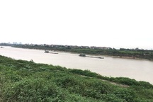 Doanh nghiệp “bóp cổ” sông Đuống được cơ quan chức năng “hà hơi tiếp sức”?