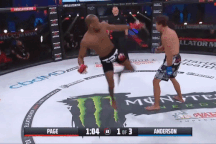 Kinh hoàng võ sĩ bị biến dạng mũi sau khi nhận cú đá thần sầu